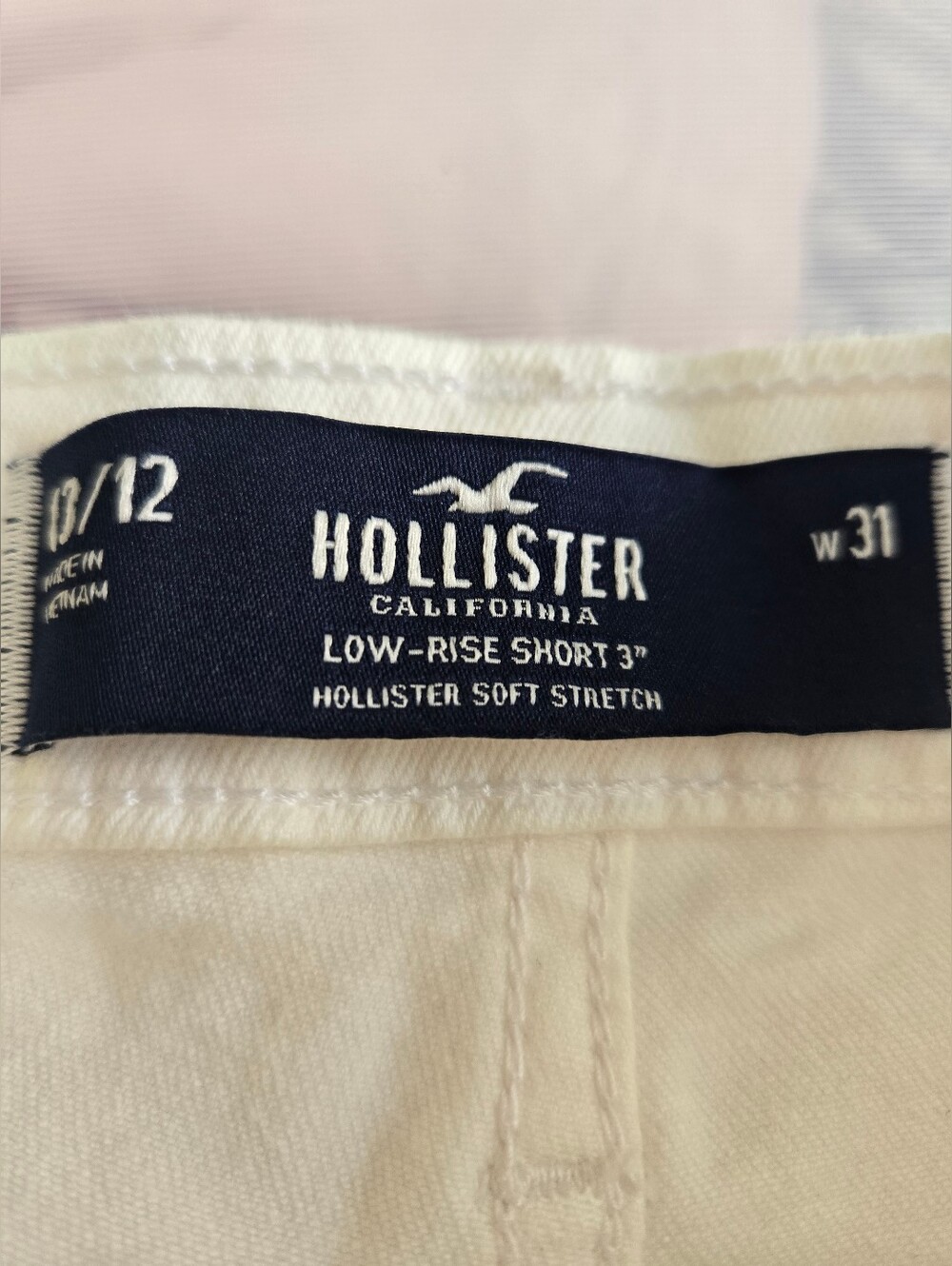 NWT Hollister Low-rise 3" Shorts, 13/12 (31) - Picture 3 of 7